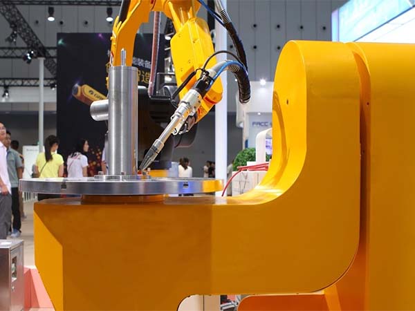 軸類機器人焊接工作站 軸類機器人焊接工作站