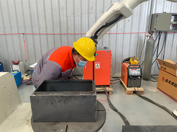 自動焊接機器人幫助企業(yè)成本下降,技術(shù)水平提升 自動焊接機器人幫助企業(yè)成本下降,技術(shù)水平提升